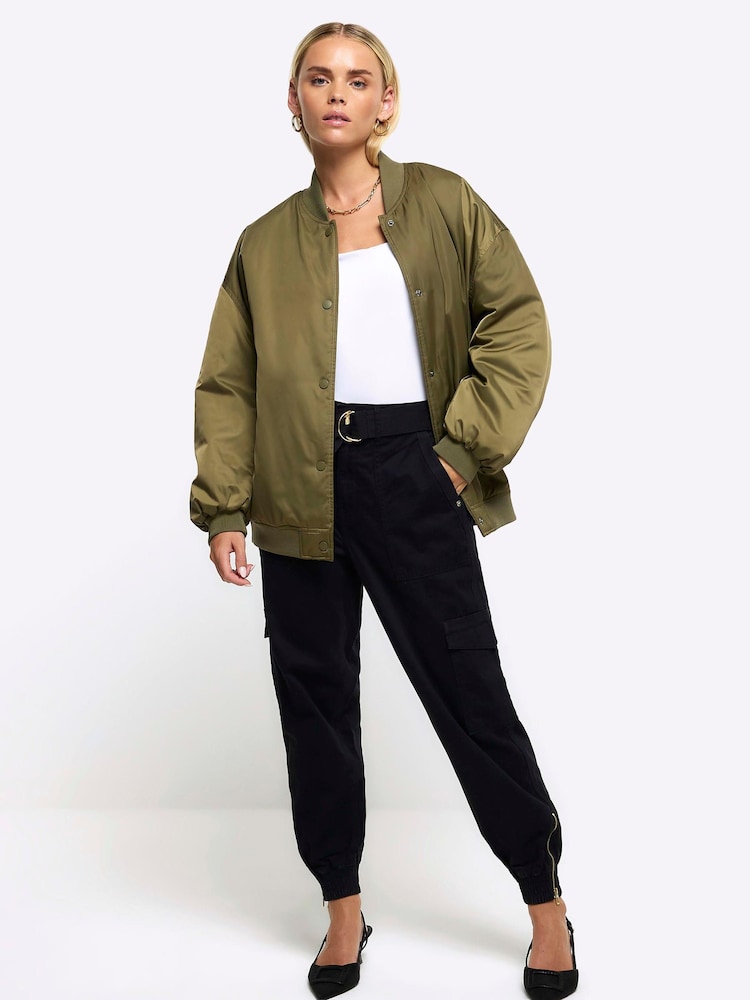 River Island Kurzgröße Utility-Cargohose mit Gürtel und Bündchen - Bild 1 von 4