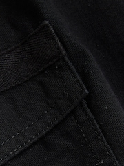 River Island Kurzgröße Utility-Cargohose mit Gürtel und Bündchen - Bild 4 von 4