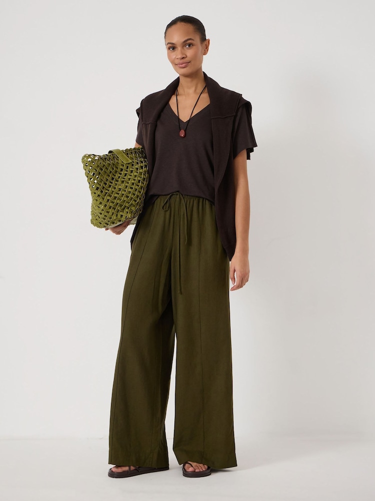 棕色 - Hush Rosalia Linen Blend V-Neck T-Shirt - 圖片 2/6