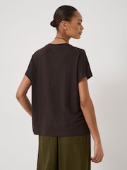 棕色 - Hush Rosalia Linen Blend V-Neck T-Shirt - 圖片 3/6
