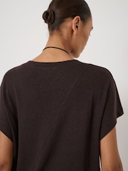 棕色 - Hush Rosalia Linen Blend V-Neck T-Shirt - 圖片 5/6