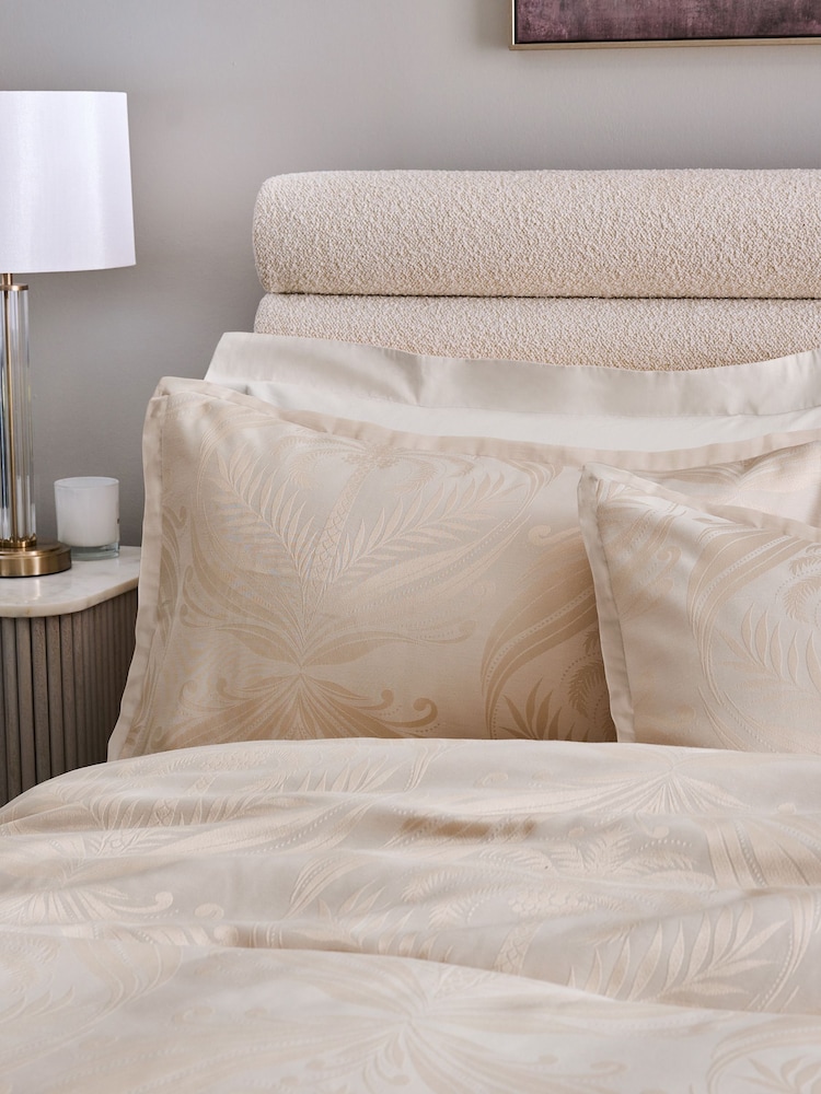 Lipsy Phoebe Jacquard Duvet Cover and Pillowcase Set - Изображение 2 из 4 Lipsy Phoebe Jacquard Duvet Cover and Pillowcase Set - Изображение 2 из 4