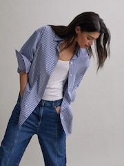 Camisa extragrande de algodón con rayas laterales Danica de Reiss - Imagen 6 de 6