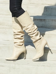 Creme - Sosandar Belle Leather Slouch Stiletto Heel Knee High Boots - Imagem 1 de 5