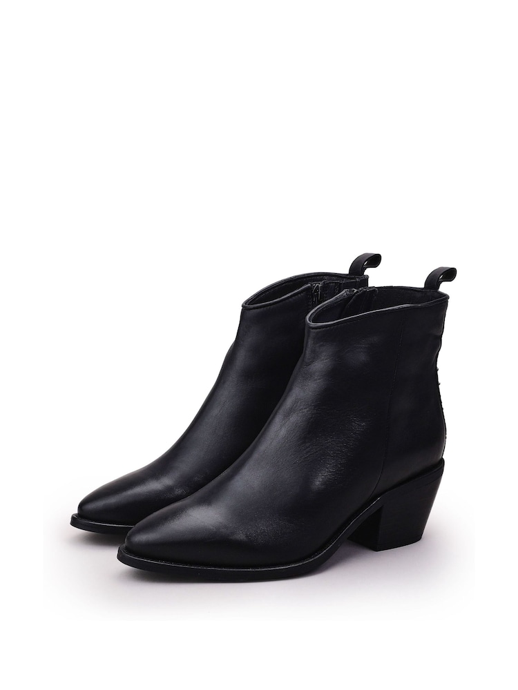 Schwarz - Moda in Pelle Maevie Pointed Side Zip Western Boots Stud Back Detail - Bild 2 von 5 Schwarz - Moda in Pelle Maevie Pointed Side Zip Western Boots Stud Back Detail - Bild 2 von 5