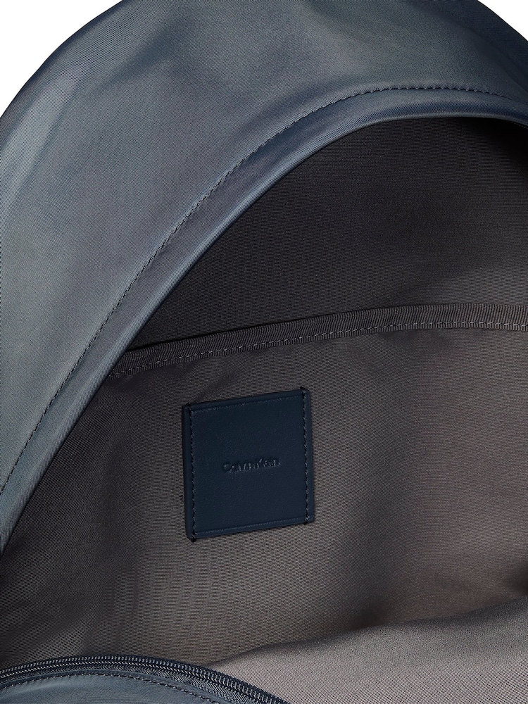 Mochila redonda de nailon Calvin Klein - Imagen 4 de 4 Mochila redonda de nailon Calvin Klein - Imagen 4 de 4