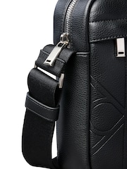 Calvin Klein Reporterväska med präglad logotyp - Bild 5 av 5