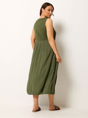 Yours Curve Green Textured Contrast Maxi Dress - Image 3 of 5