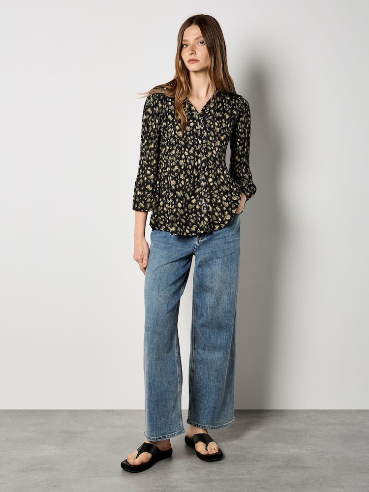 Apricot Abstract Animal Chiffon Plisse Shirt - Imagen 2 de 4