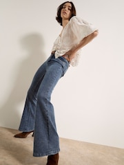Apricot Lulu Burgundy Flare Jeans - Imagen 4 de 6