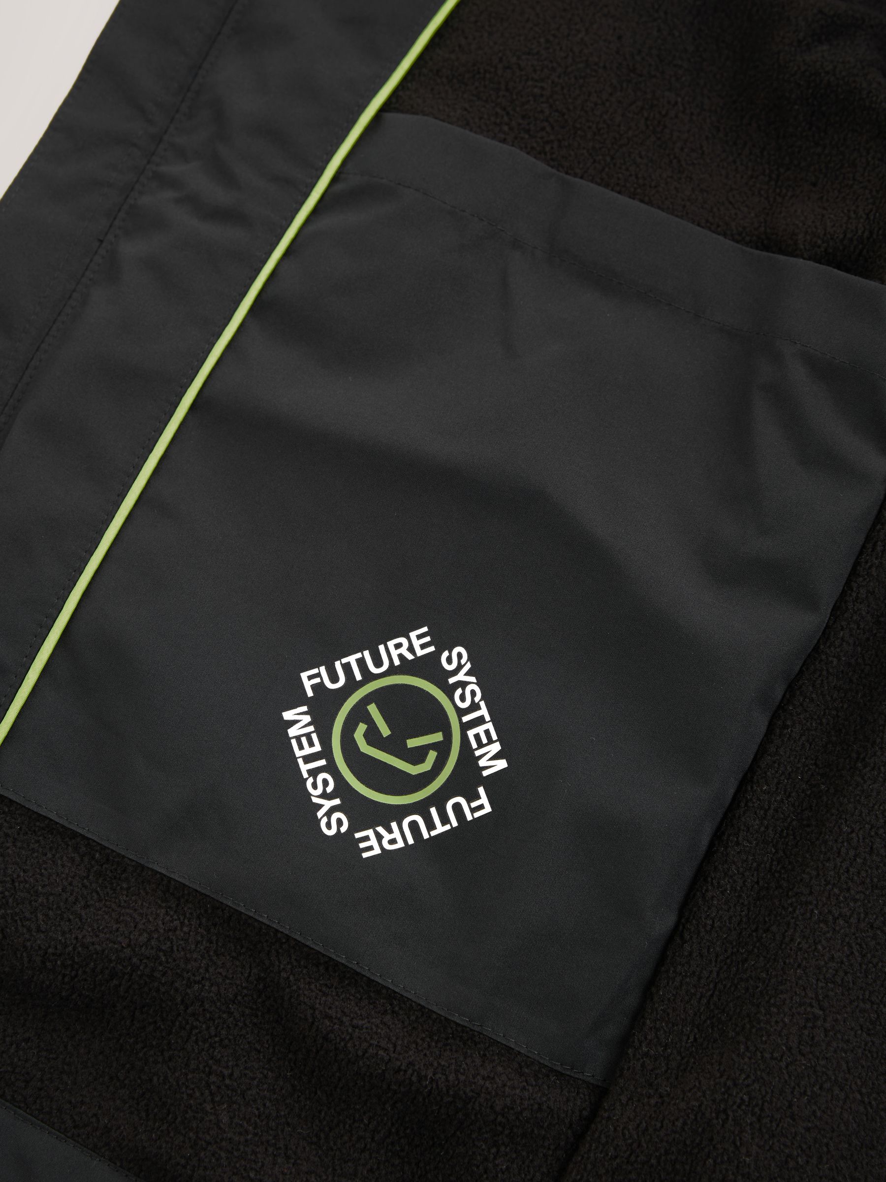 Next：日本 ブラック - 防水フリース裏地付きフード付きジャケット（3