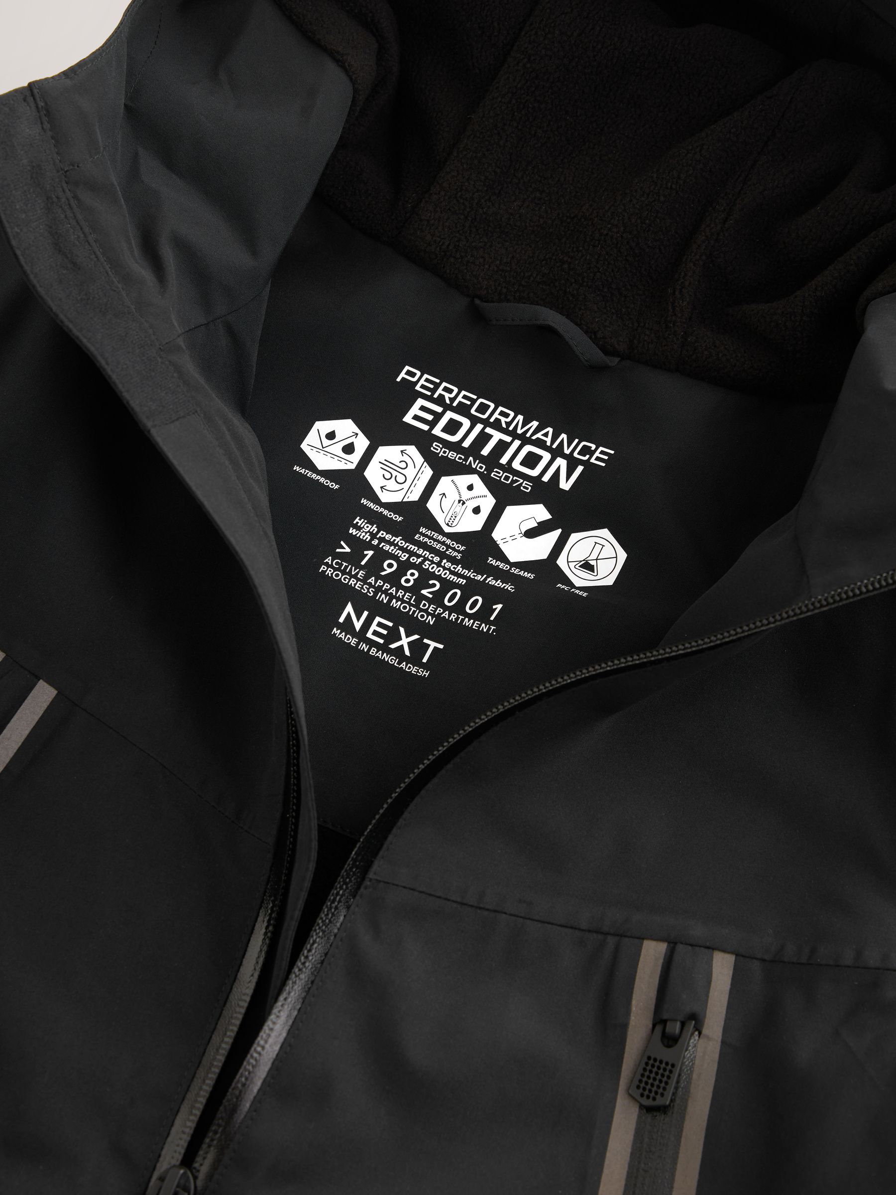 Next：日本 ブラック - 防水フリース裏地付きフード付きジャケット（3
