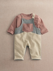 Set di salopette a blocchi di colore Mamas & Papas 2 Piece - Immagine 1 di 4