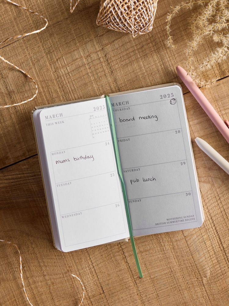Natural Daisy Slim Diary 2025 - Image 2 of 3