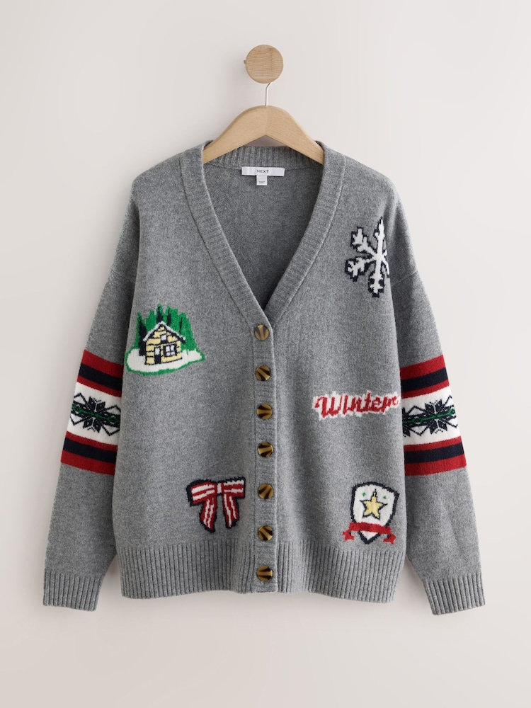 Grey Varsity Ski Graphic - Cardigan ultra-doux mi-long à col en V - Image 1 de 3 Grey Varsity Ski Graphic - Cardigan ultra-doux mi-long à col en V - Image 1 de 3