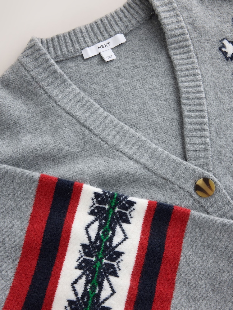 Grey Varsity Ski Graphic - Cardigan ultra-doux mi-long à col en V - Image 3 de 3 Grey Varsity Ski Graphic - Cardigan ultra-doux mi-long à col en V - Image 3 de 3