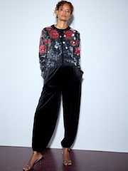Red Sequin Floral - Supermekani kardigan s okruglim izrezom i dugim rukavima - Slika 3 od 7