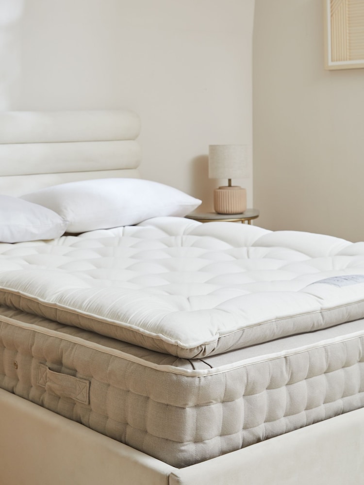 4400 Pocket Sprung Splendor Handmade Medium Mattress with Pillow Top - Image 1 of 4