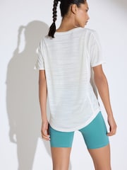 White - Image 4 of 5