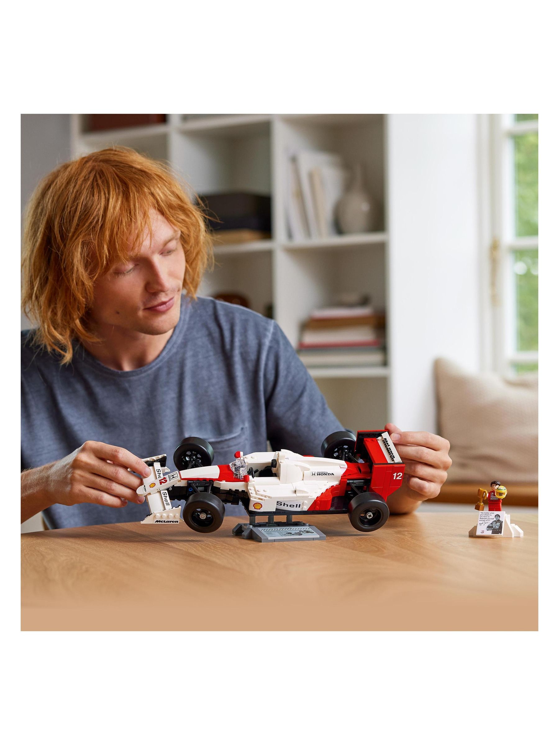 0904-15 meさん Cumpără Set LEGO Icons McLaren MP4/4 și Ayrton Senna 10330 from