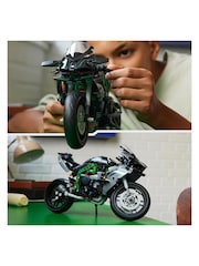 LEGO Technic Kawasaki Ninja H2R Motorcycle Set 42170 - Image 7 of 8
