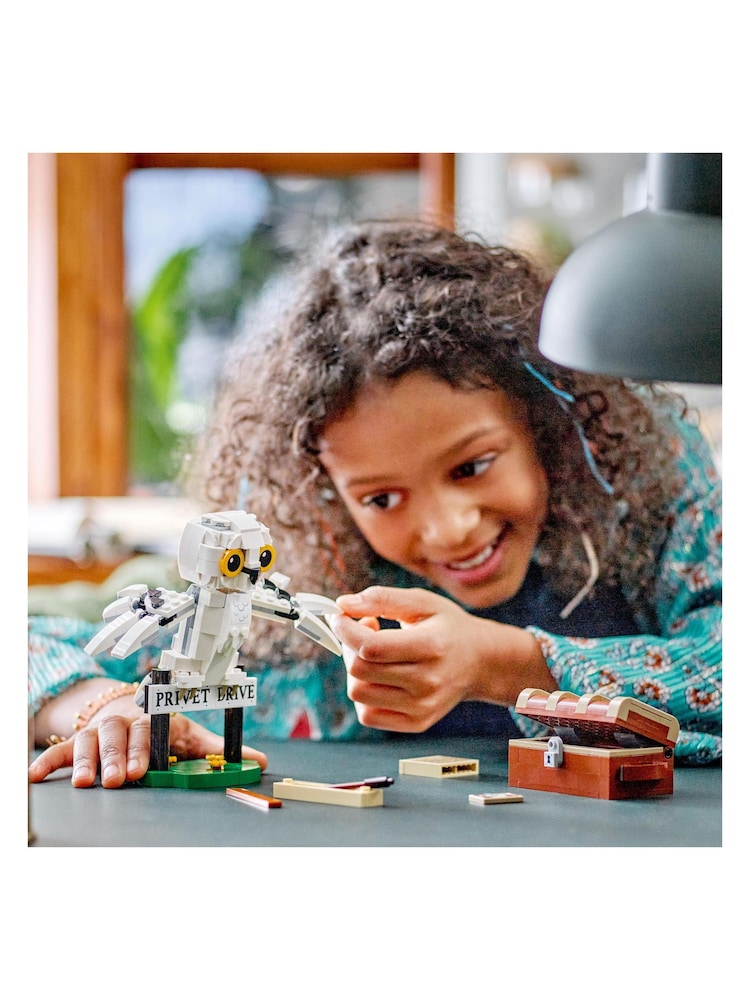 LEGO Harry Potter Hedwig at 4 Privet Drive 76425 - Image 3 of 8