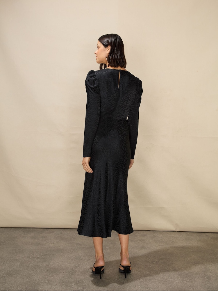 Ro&Zo Petite Satin Jacquard Puff Sleeve Black Dress - Image 2 of 4