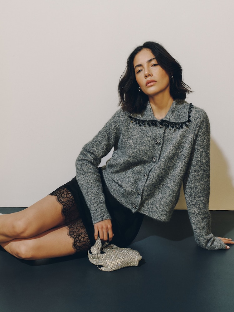 Mid Grey Beaded Fringe - Strick-Cardigan mit Kragen und Wollanteil - Bild 1 von 8
