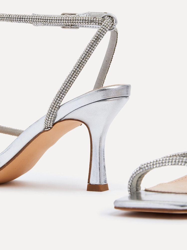 Silber - Linzi Mayfair Strassbesetzte Sandalen mit Absatz und Wickel-Knöchelriemen - Bild 5 von 5