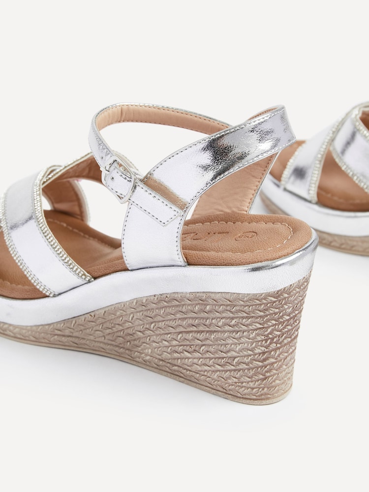 Silber - Linzi Joslyn Espadrilles mit überkreuzten verzierten Riemen und Keilabsatz - Bild 8 von 8