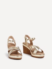 Gold - Linzi Joslyn Espadrilles mit überkreuzten verzierten Riemen und Keilabsatz - Bild 3 von 5