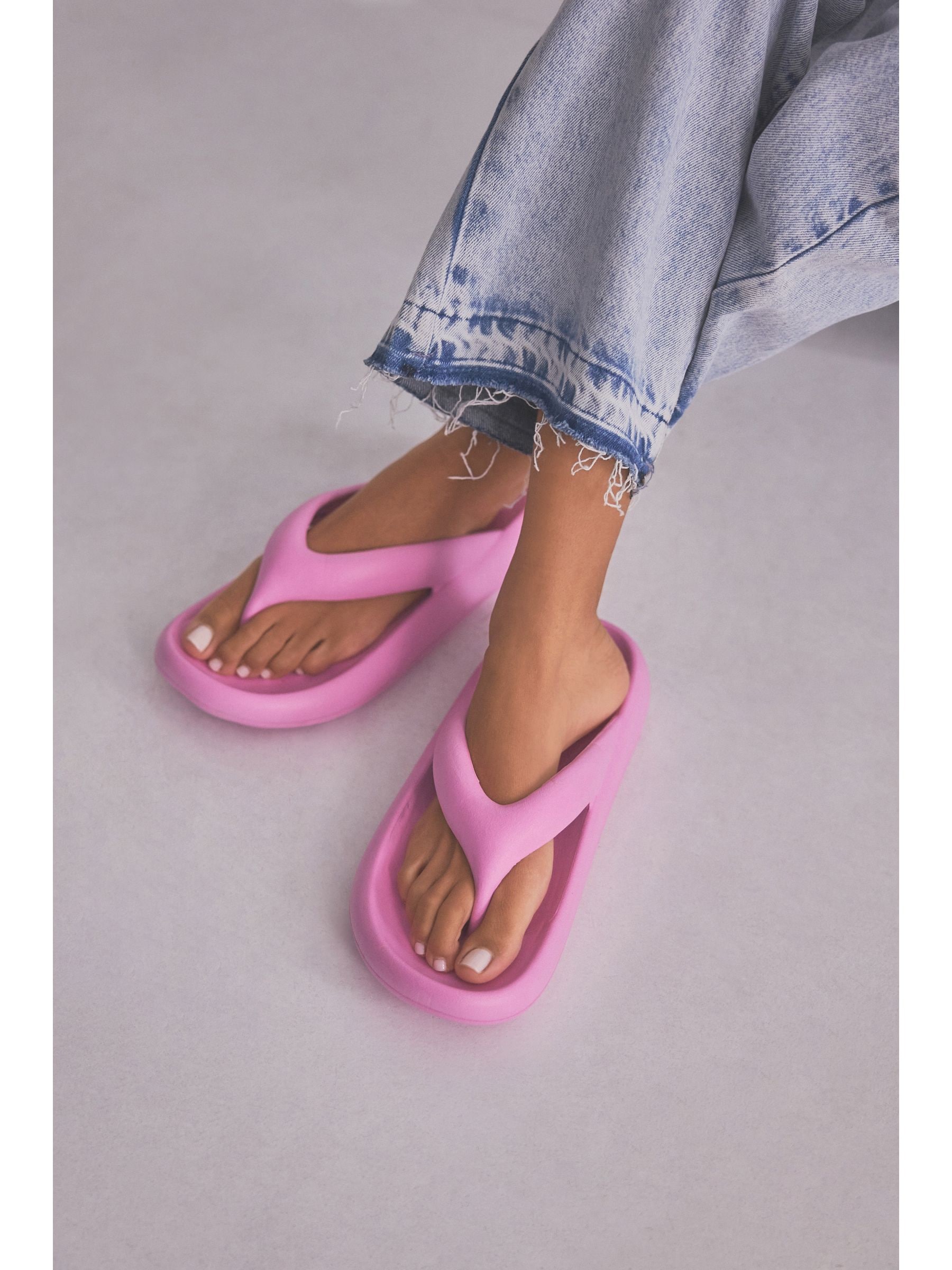 Chunky flip flops on sale