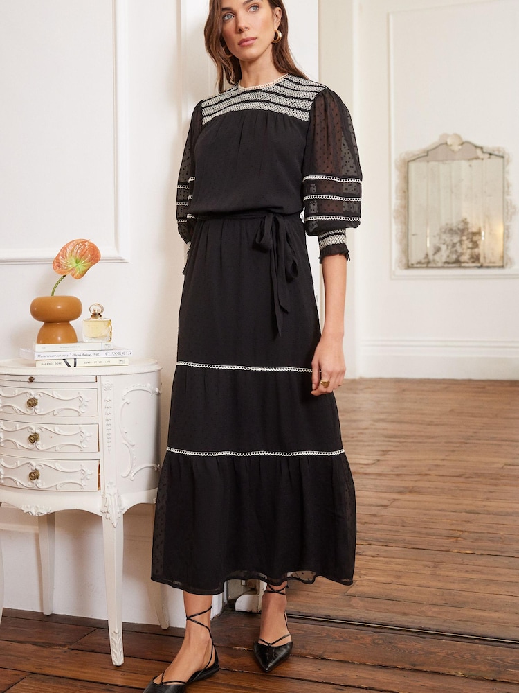 Schwarz/Weiß - Love & Roses Gestuftes Midikleid mit Gürtel und kontrastierenden Ziernähten - Bild 1 von 1 Schwarz/Weiß - Love & Roses Gestuftes Midikleid mit Gürtel und kontrastierenden Ziernähten - Bild 1 von 1