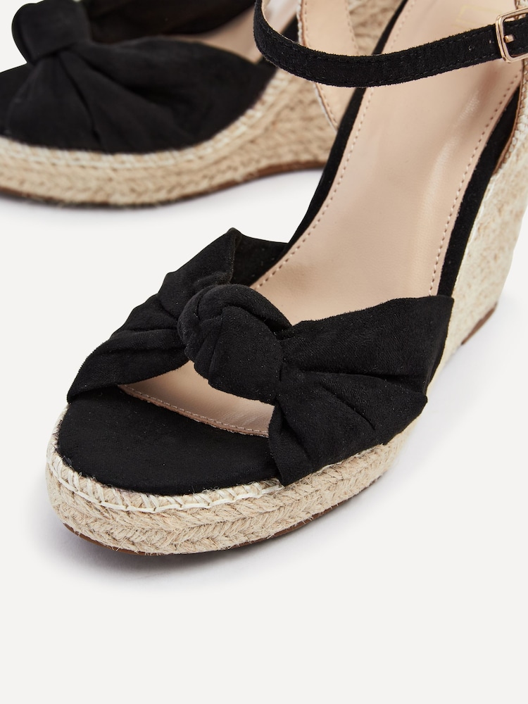 Schwarz - Linzi Rio Espadrilles mit dicker Sohle, Keilabsatz in Seiloptik und Knotenriemen - Bild 5 von 5