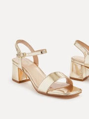Kultainen/kullanvärinen Plated - Linzi Darcie Low Chunky Block Heeled Sandaalit - Kuva 4 / 5
