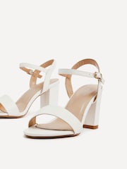 Blanco - Sandalias de tacón cuadrado minimalistas con parte posterior abiertas Skyline de Linzi - Imagen 4 de 5