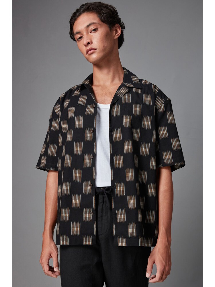 Svart - Tryckt Kort ärm Skjorta Med kubansk krage - Bild 1 av 9 Svart - Tryckt Kort ärm Skjorta Med kubansk krage - Bild 1 av 9