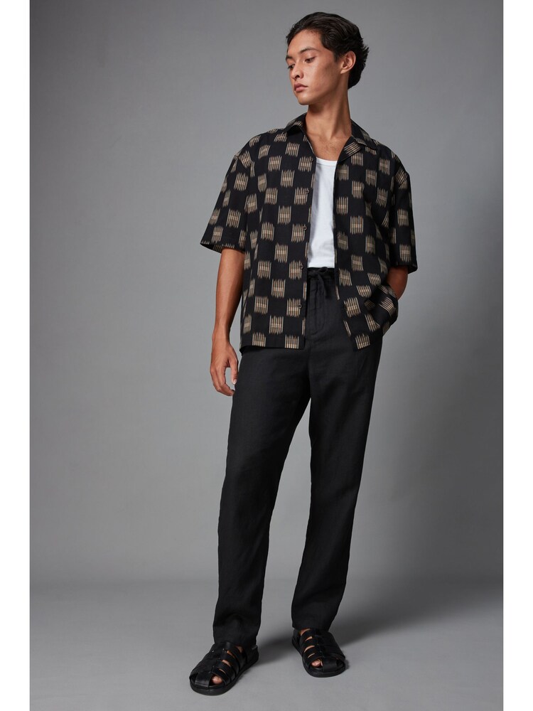 Svart - Tryckt Kort ärm Skjorta Med kubansk krage - Bild 2 av 9 Svart - Tryckt Kort ärm Skjorta Med kubansk krage - Bild 2 av 9