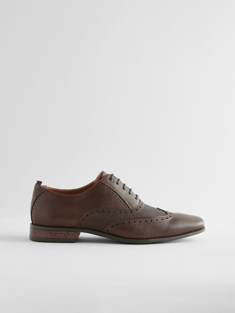 Braun - Geprägte Oxford Wingcap Budapester-Schuhe - Bild 2 von 7 Braun - Geprägte Oxford Wingcap Budapester-Schuhe - Bild 2 von 7