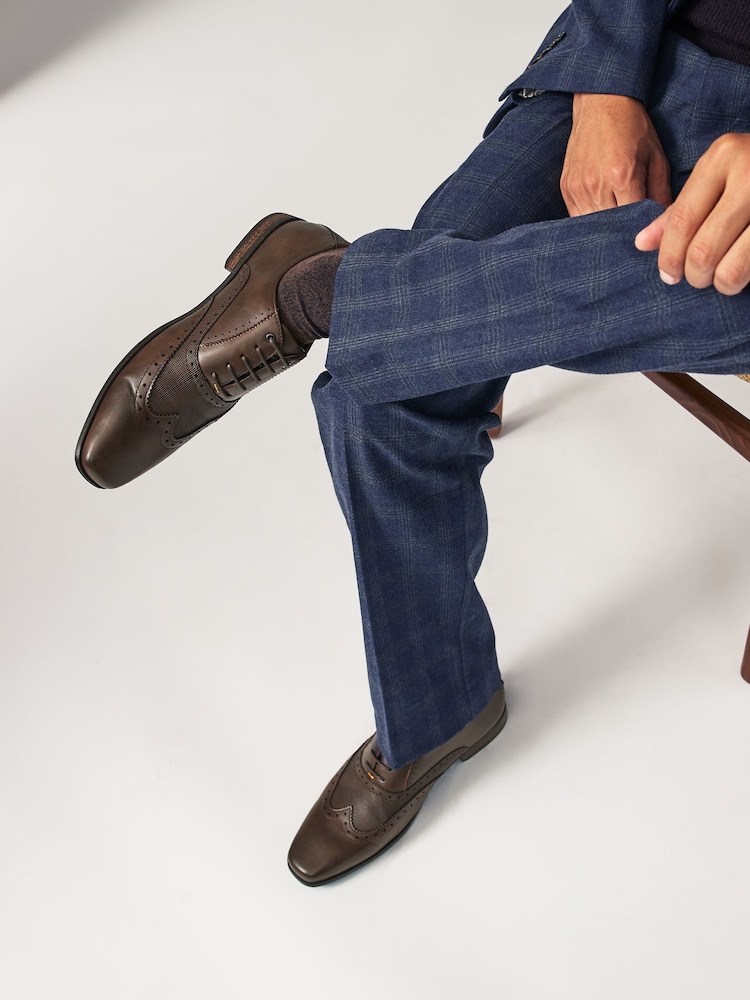 Braun - Geprägte Oxford Wingcap Budapester-Schuhe - Bild 7 von 7 Braun - Geprägte Oxford Wingcap Budapester-Schuhe - Bild 7 von 7