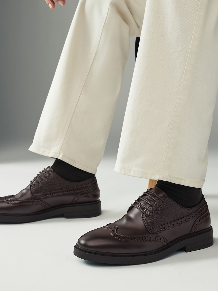 Braun - Derby-Schnürschuh mit Profilsohle - Bild 1 von 6 Braun - Derby-Schnürschuh mit Profilsohle - Bild 1 von 6