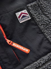 أسود - سترة فرو صناعي بسحاب طولي من Superdry  - صورة 10 من 13