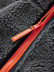 أسود - سترة فرو صناعي بسحاب طولي من Superdry  - صورة 12 من 13