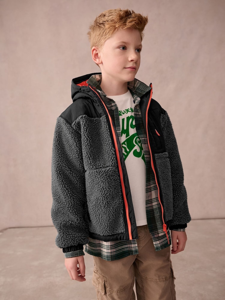 أسود - سترة فرو صناعي بسحاب طولي من Superdry  - صورة 2 من 13