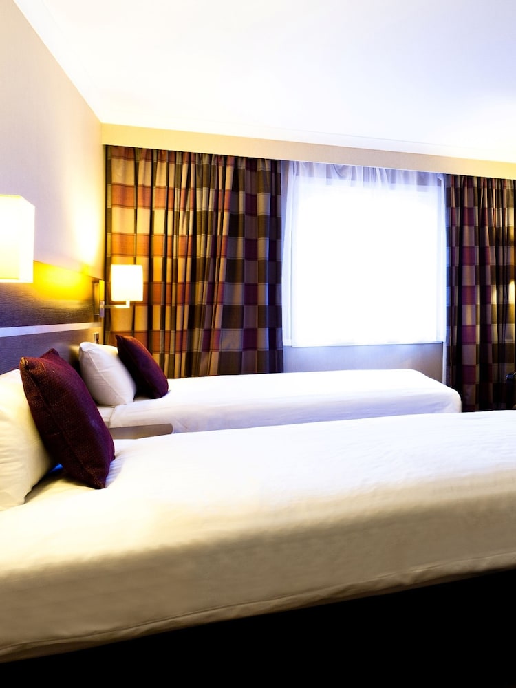 Virgin Experience Days 1 Night Break with Dinner & Steam Train Trip for 2 - Image 2 of 4