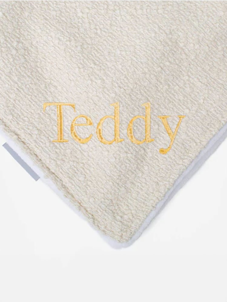 Lords and Labradors Ivory Dog & Puppy Boucle Blanket - Image 6 of 6