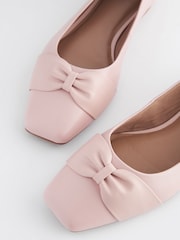 rožnata - Usnjene balerinke s kvadratno konico in pentljo Forever Comfort® - Slika 3 iz 5