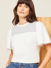 عاجي أبيض - رداء علوي جيرسيه بكم انسيابي بنير مجمع من Love & Roses - صورة 1 من 1