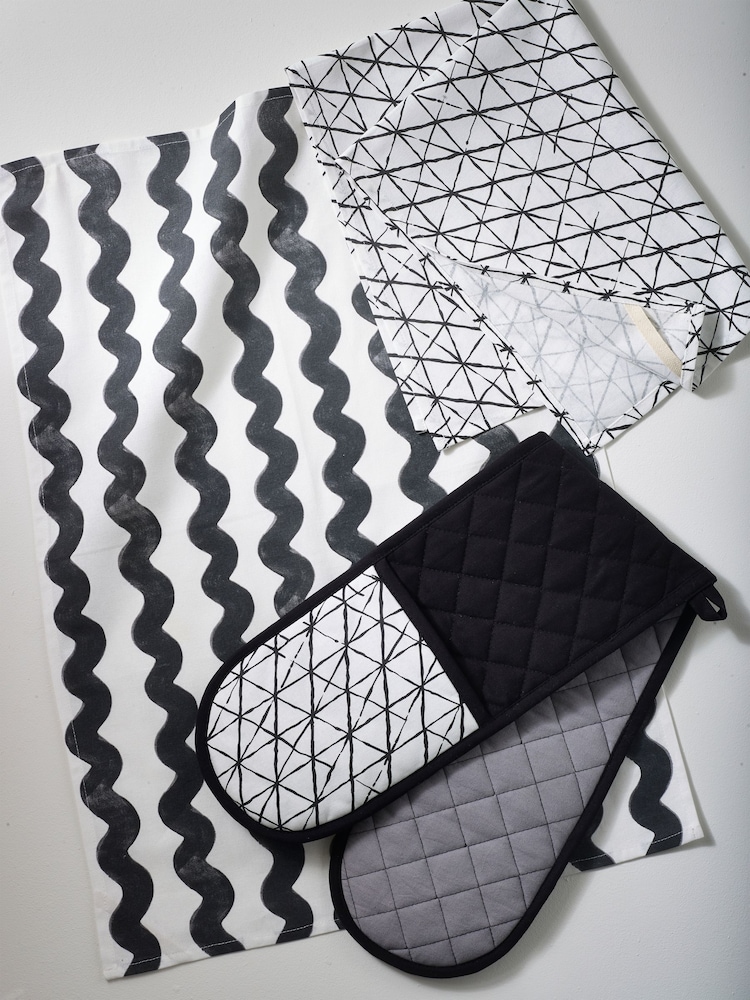 Set of 3 Black/White Printed Tea Towel and Oven Glove Set - Image 2 of 4