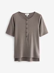 Nerzbraun - Premium Henley-T-Shirt mit Rippung - Bild 4 von 8